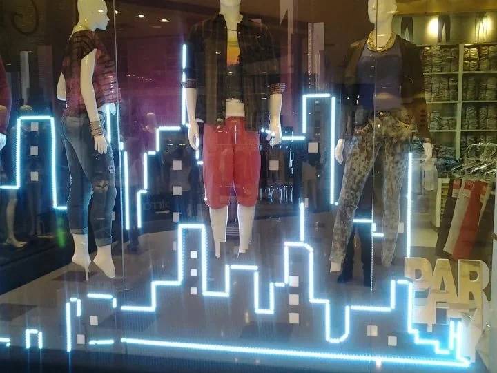 Оформление витрины магазина Оформление витрины магазина