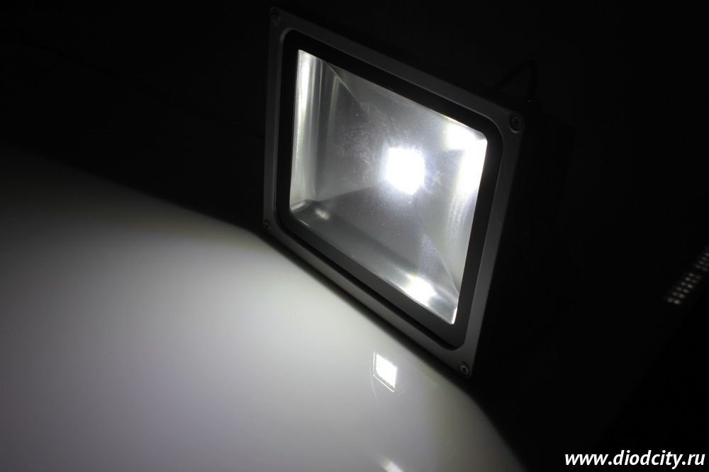 Светодиодный прожектор G-DТ150-28-W