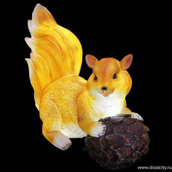 Объемная фигура из стекловолокна "Белочка с шишкой" 44х60х28 см